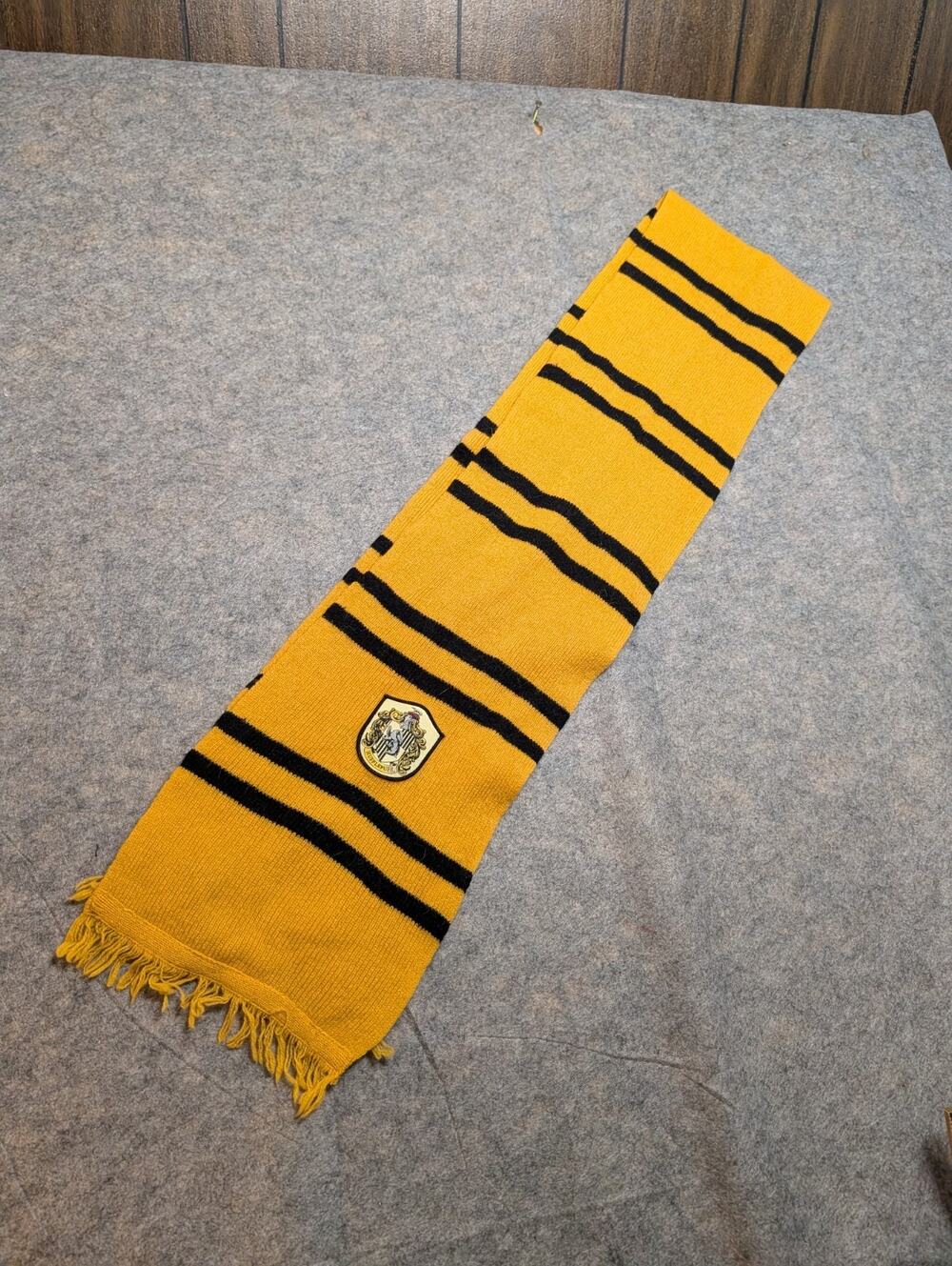 Wizarding World of Harry Potter Scarf Hufflepuff Yellow 100% Wool Hogwarts House